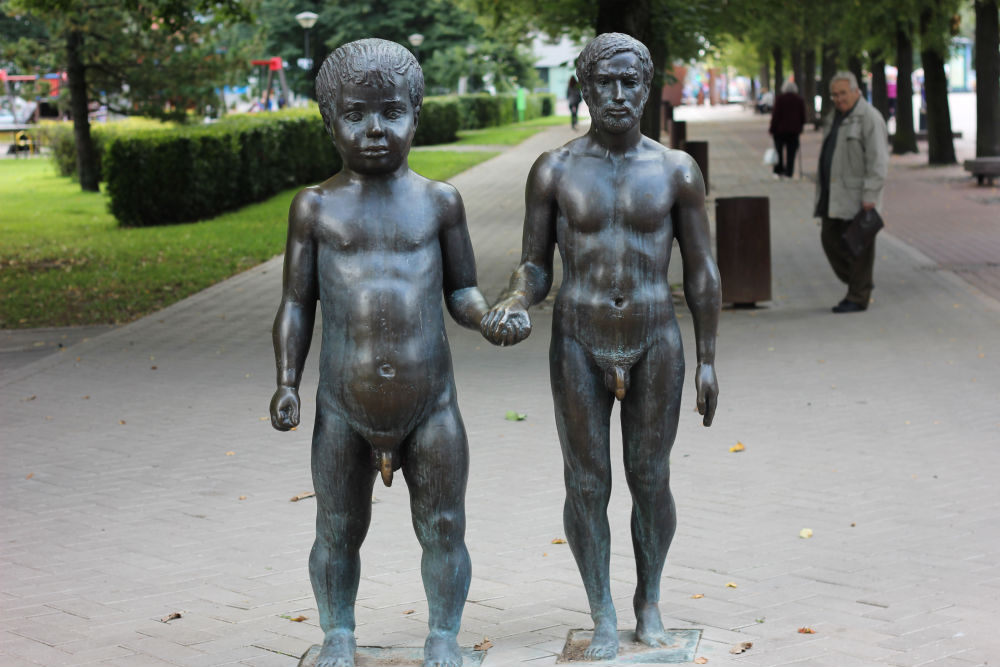 Father & Child sculpture in Tartu, Estonia.